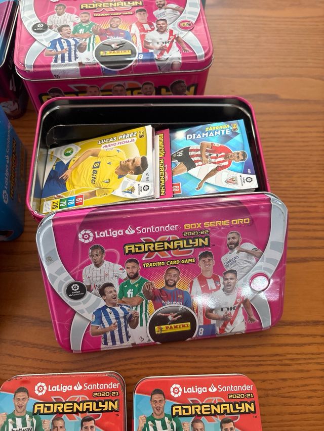 varias Latas Adrenalyn LaLiga Santander