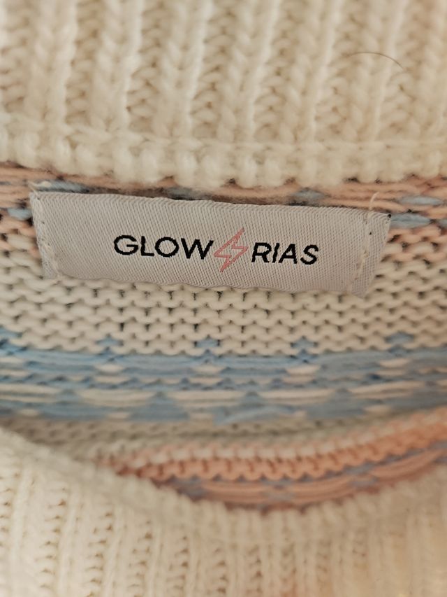 Suéter navideño azul y blanco. Tienda: Glorias.