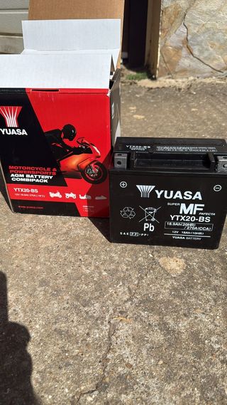 Batería Yuasa YTX20-BS Moto. Sin uso.