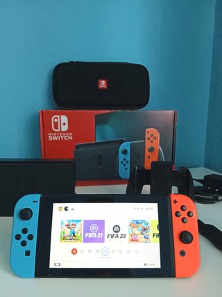 Nintendo Switch + accessori e scheda Micro SD