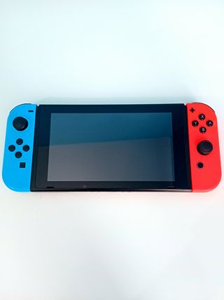 Nintendo Switch + accessori e scheda Micro SD