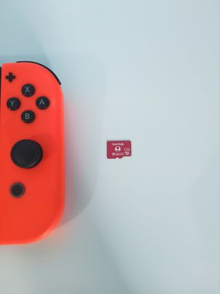 Nintendo Switch + accessori e scheda Micro SD
