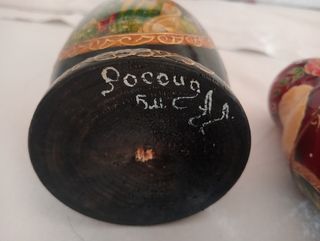 5 matrioske russe dipinte a mano.