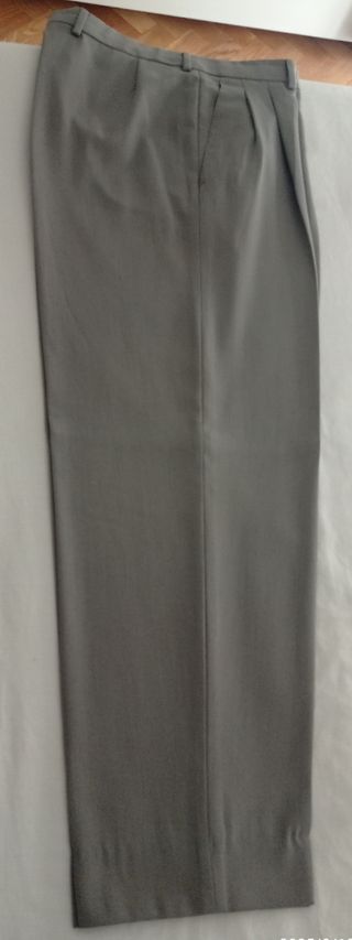 Traje gris caballero