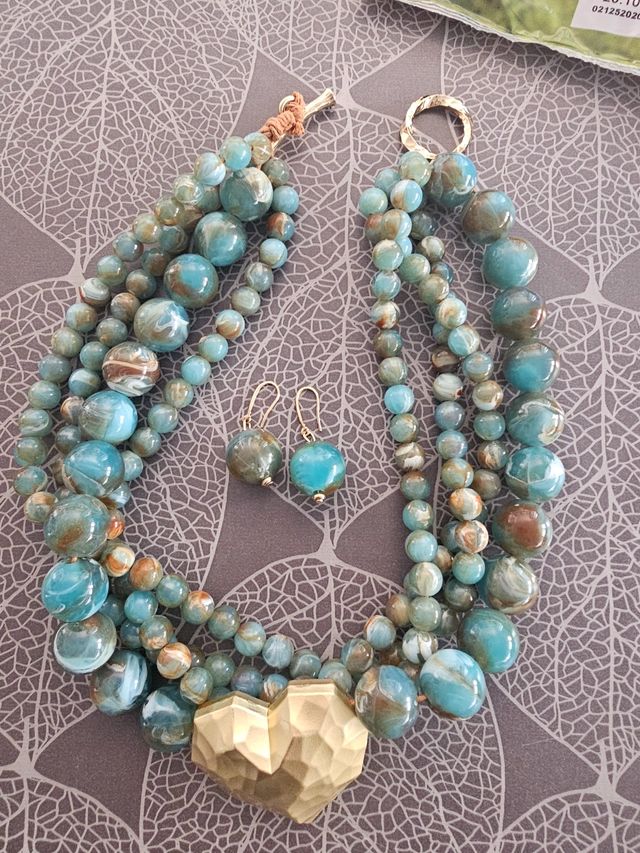Collar y pendientes turquesa y dorado