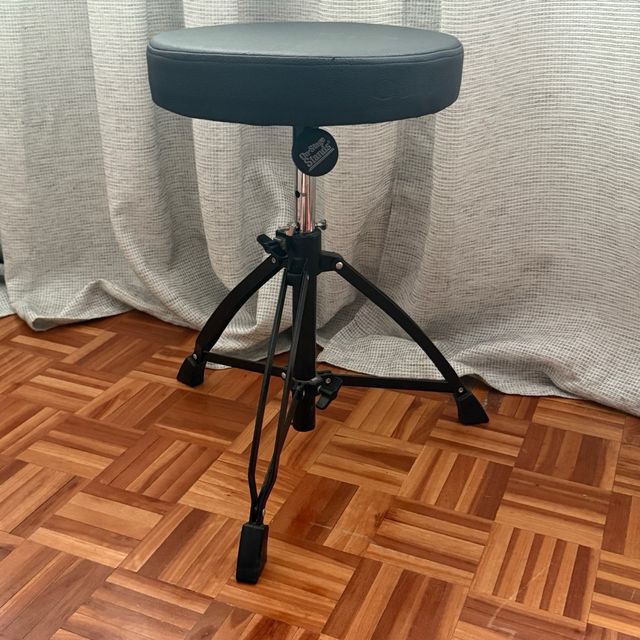 Taburete negro de batería, guitarra, .. + CD y DVD