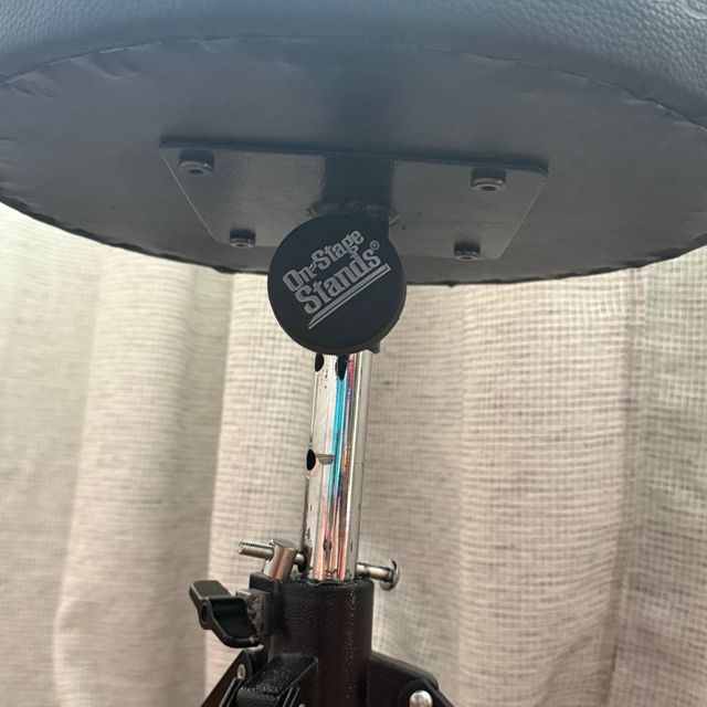 Taburete negro de batería, guitarra, .. + CD y DVD