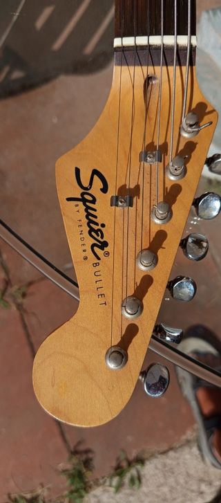 Guitarra Fender Squire Bullet