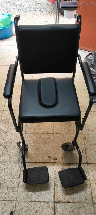 Silla de baño con inodoro - Negra