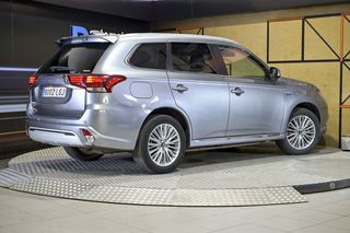 Mitsubishi Outlander   2.4 PHEV Kaiteki Auto 4WD 