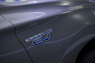 Mitsubishi Outlander   2.4 PHEV Kaiteki Auto 4WD 