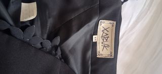 Mono negro elegante de crepe