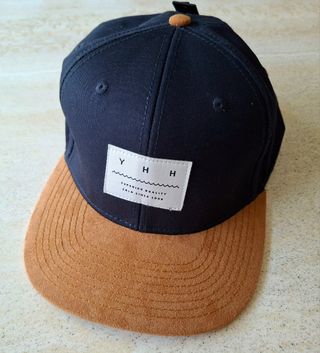 * NUEVA* GORRA YHH AZUL MARINO VISERA PLANA