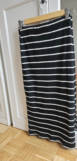 Falda Stradivarius rayas blancas