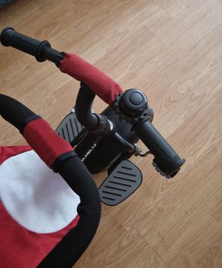 Triciclo infantil rojo