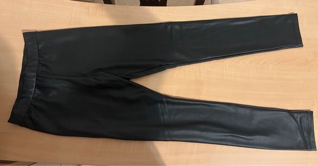 Pantaloni in similpelle neri