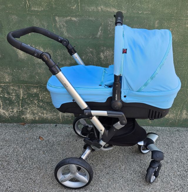 Capazo Concord Proton azul celeste.