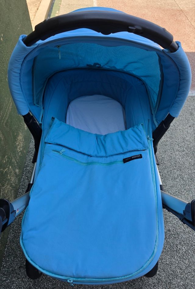 Capazo Concord Proton azul celeste.