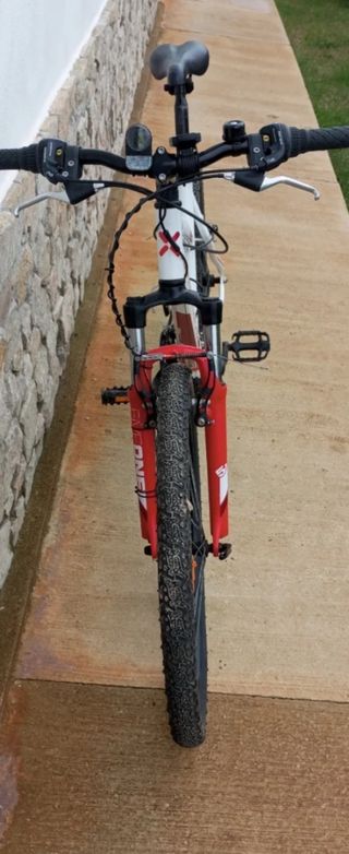 Bicicleta montaña con cuadro de aluminio 26"