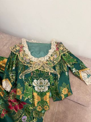 Traje Fallera talla 44, manteletas de regalo 