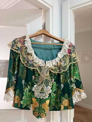 Traje Fallera talla 44, manteletas de regalo 