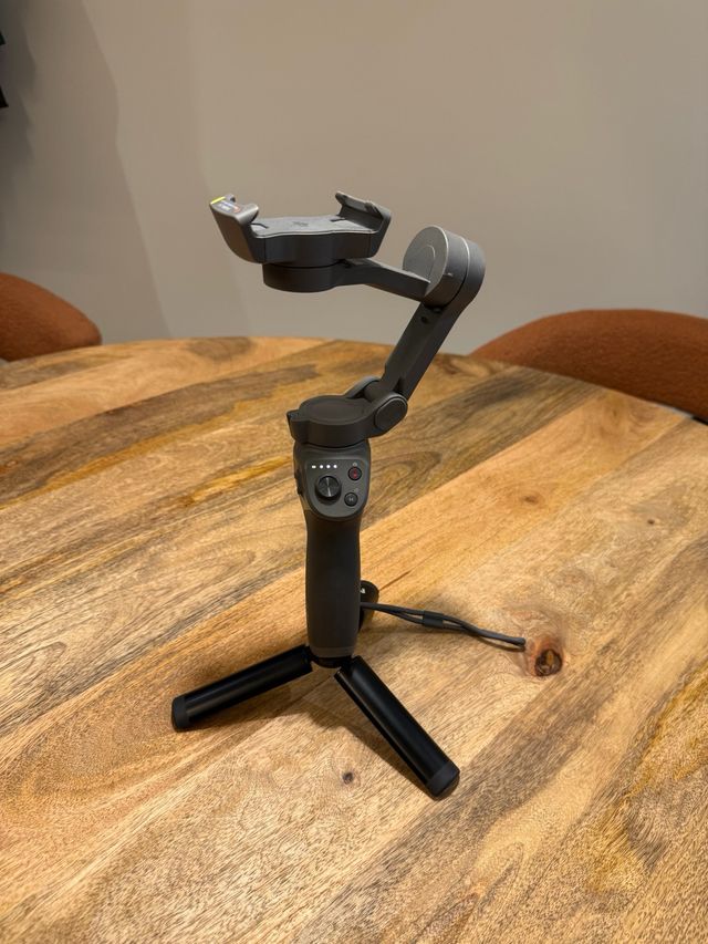 DJI Osmo Mobile 3 + Trípode + Bolsa de Transporte