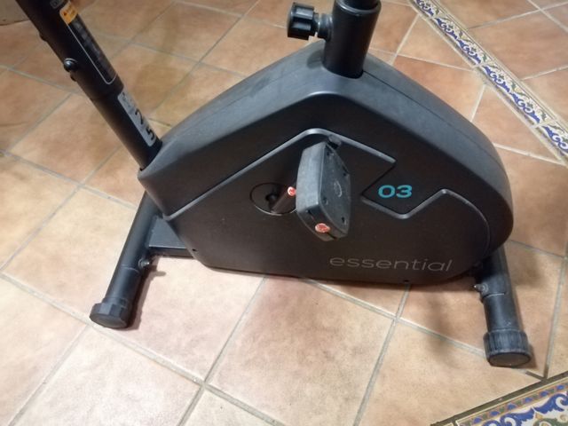 Bicicleta estática DOMYOS, Modelo Essential 03