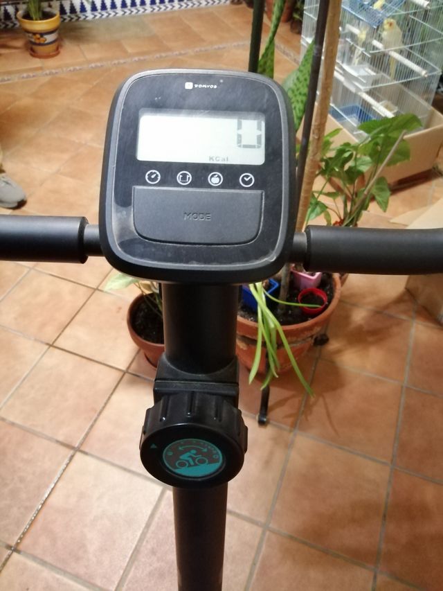 Bicicleta estática DOMYOS, Modelo Essential 03