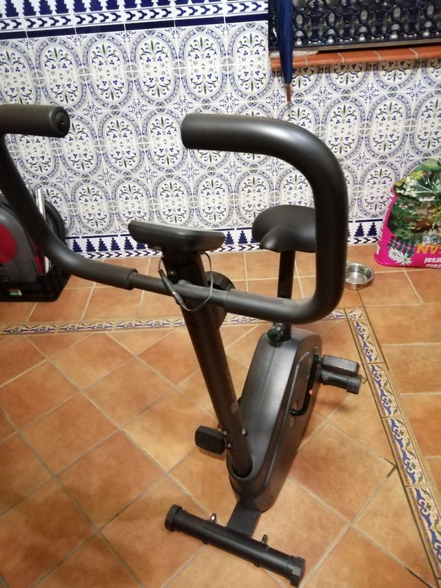 Bicicleta estática DOMYOS, Modelo Essential 03
