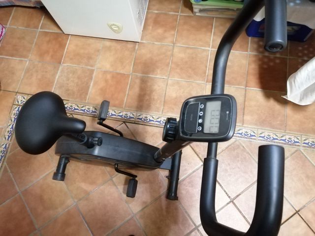 Bicicleta estática DOMYOS, Modelo Essential 03