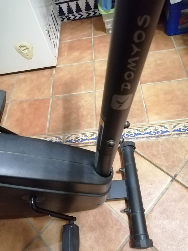 Bicicleta estática DOMYOS, Modelo Essential 03
