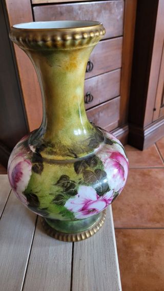Vaso in porcellana - fiori rosa e verdi