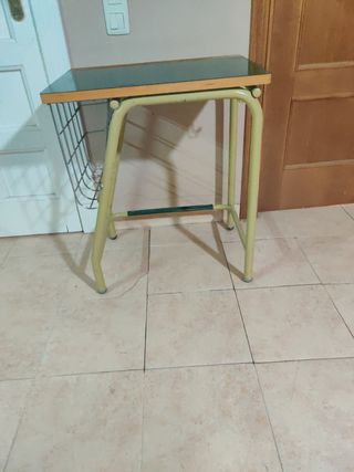 Pupitre escolar vintage.  Medidas 
60x42x70
