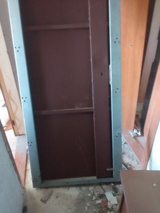 Puerta metálica antiocupación