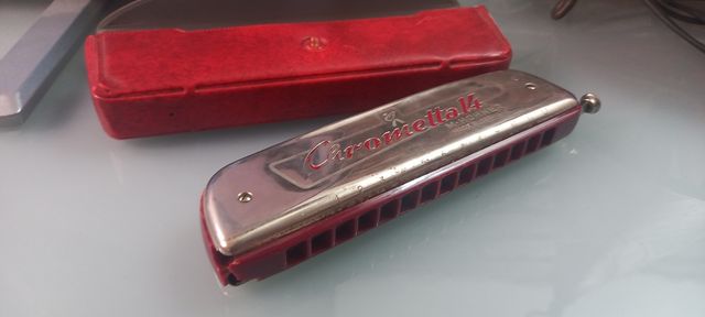 Antigua Armónica Chrometta Hohner 14 con funda