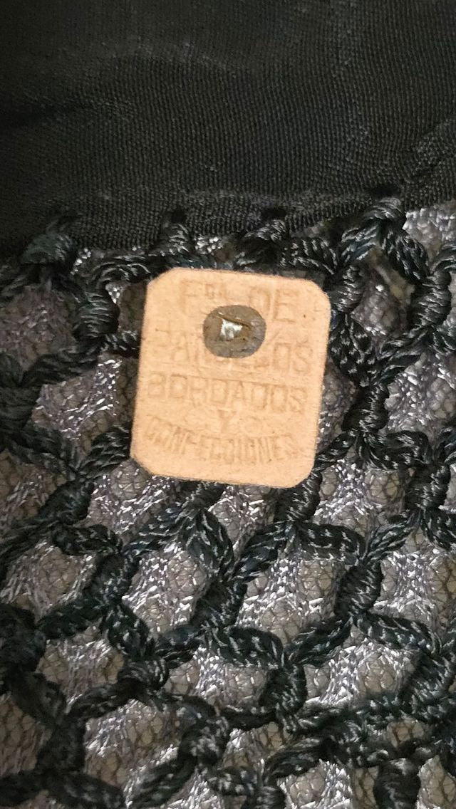 Mantoncillo antiguo bordado manton de niña