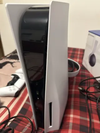 PS5 con juegos, Dualx2, auriculares y caja PS+