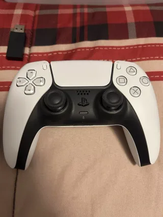 PS5 con juegos, Dualx2, auriculares y caja PS+