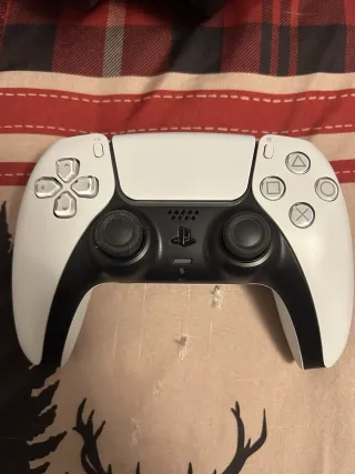 PS5 con juegos, Dualx2, auriculares y caja PS+