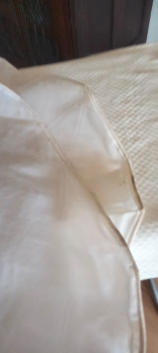 Traje rociero blanco y rojo