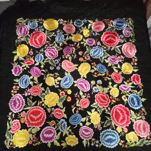 Manton Manila: Antiguo, estilo Aragonés