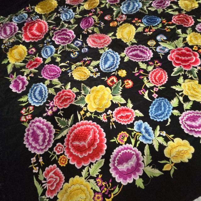 Manton Manila: Antiguo, estilo Aragonés