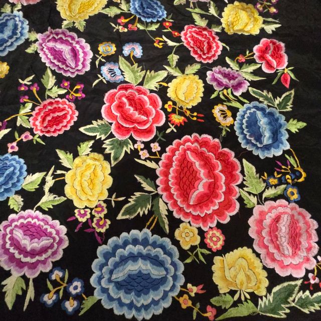 Manton Manila: Antiguo, estilo Aragonés