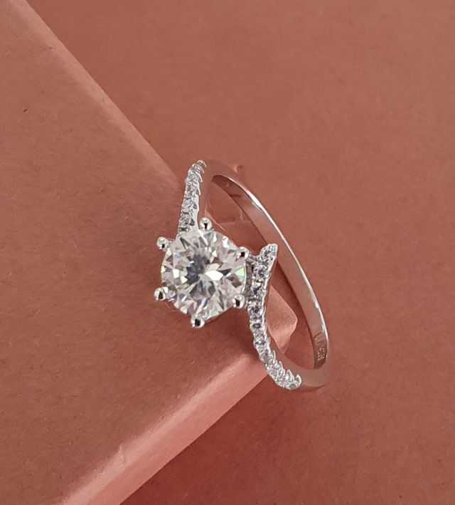 ANILLO PLATA Y MOISSANITA. REGALO NAVIDAD.