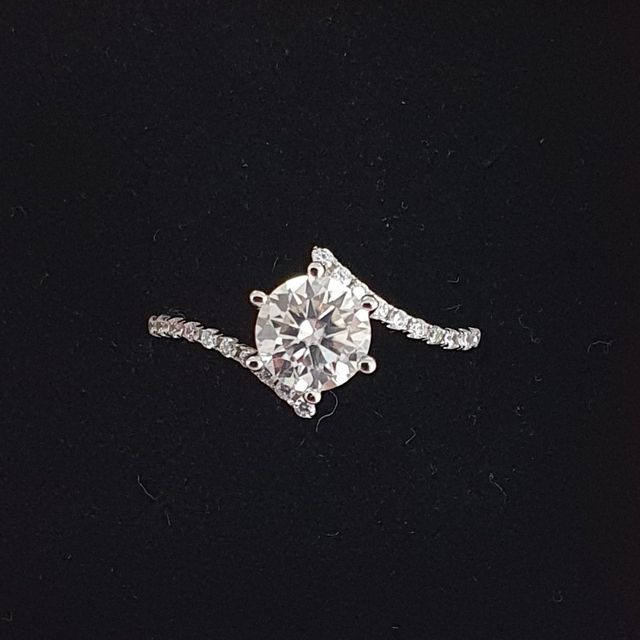 ANILLO PLATA Y MOISSANITA. REGALO NAVIDAD.