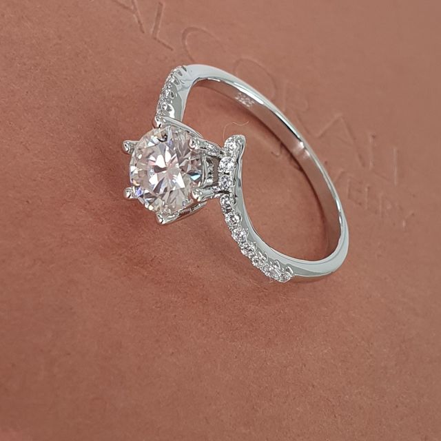 ANILLO PLATA Y MOISSANITA. REGALO NAVIDAD.