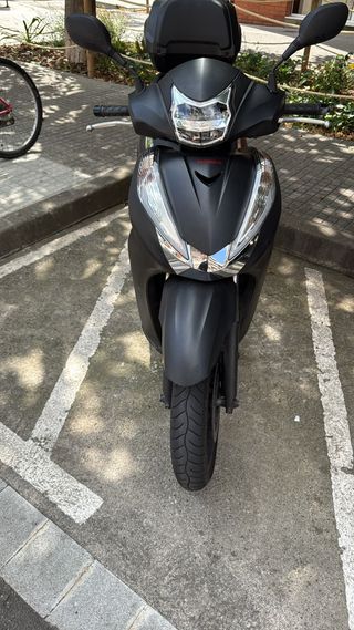 Honda SH 300i- Moto Scooter