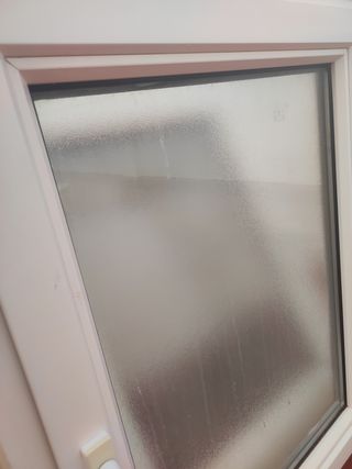 Ventana PVC climalit una hoja oscilobatiente.