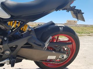Ducati Monster 821 - impecable
