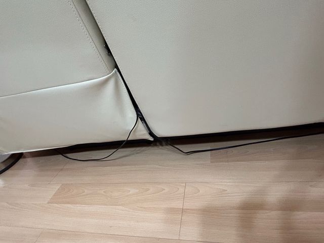 Sofá de cuero beige